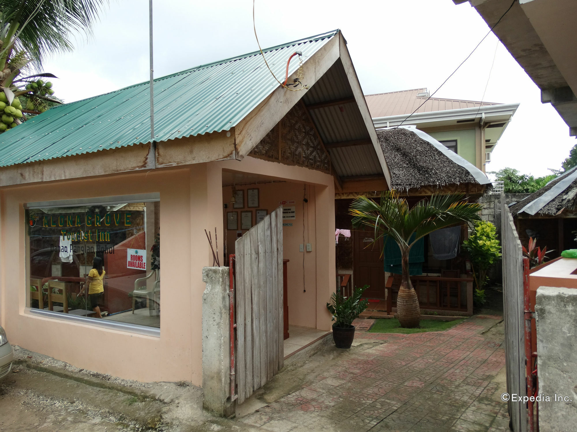 Alona Grove Tourist Inn Tawala  Екстериор снимка